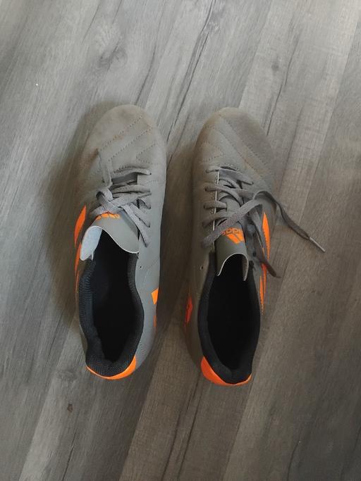  — Football Boots 5.5