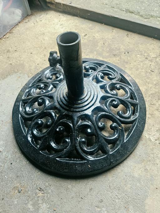  — iron parasol base..pls read description
