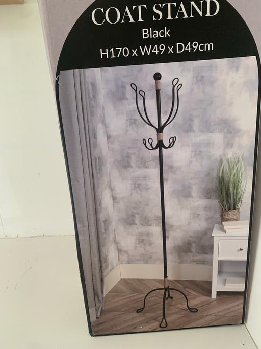  — Wrote iron effect coat and hat stand