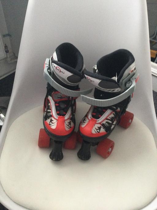  — Size adjustable skates size 33/36