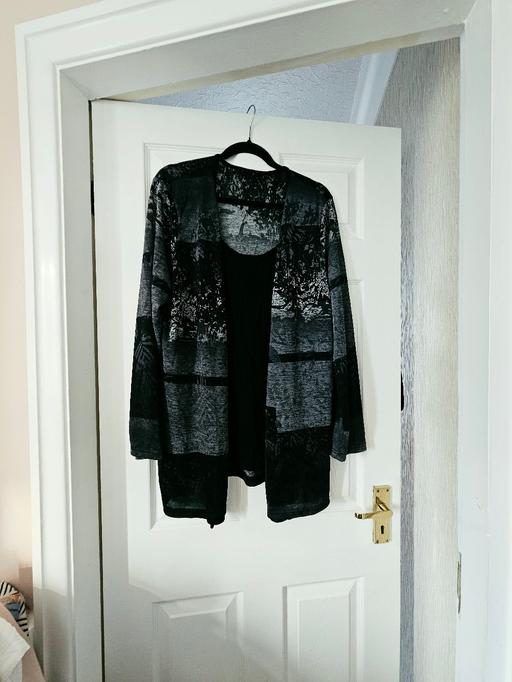  — 2 in 1 top, size 18/20..like new.