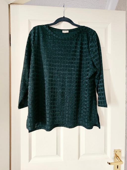  — Lovely top, size 16..NEW without tags