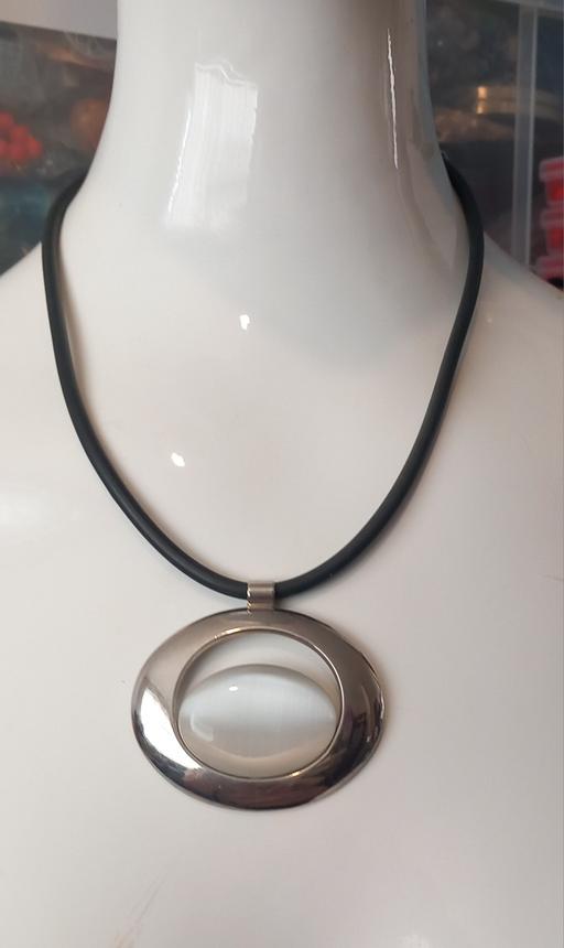  — Modernist White Tiger’s Eye Pendant Necklace