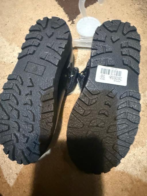  — Girls school shoes size 10