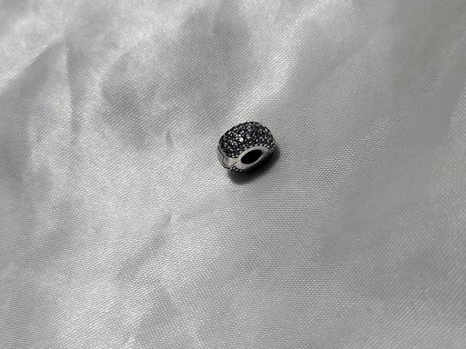  — Pandora. Pavé Clip Charm
Sterling silver
