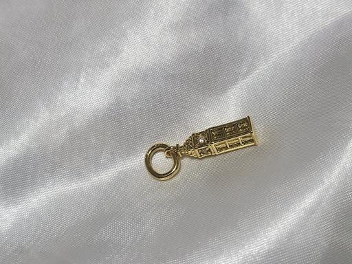 — Pandora. Big Ben Dangle Charm
14k gold platin