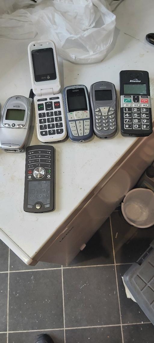  — 6 vintage  mobile  phone