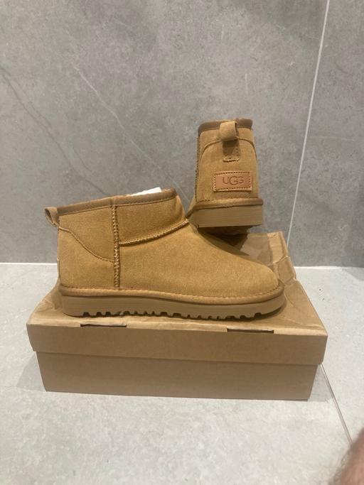 — UGG MINI CLASSIC