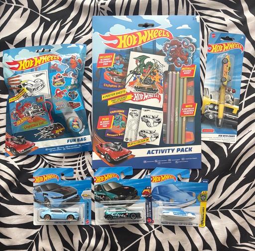  — Boys hot wheels activity packs with cars
