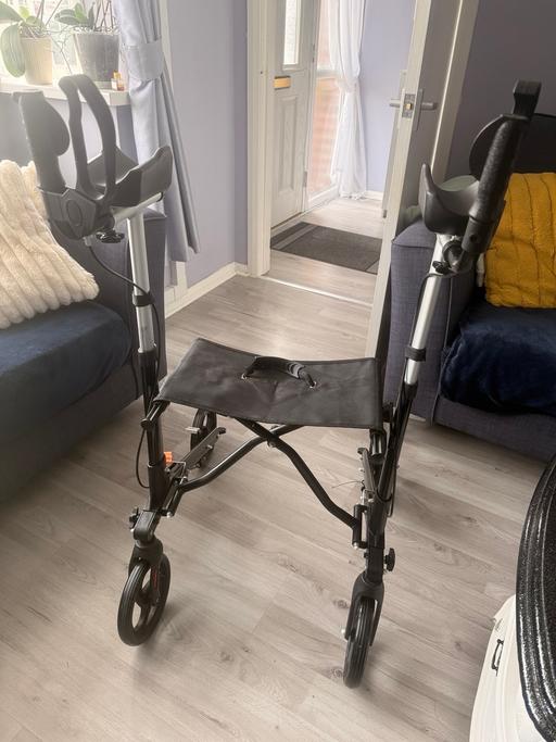  — Rollator walking aid with seat and arm rests