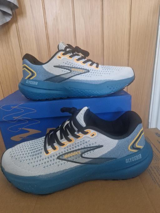  — brooks trainers