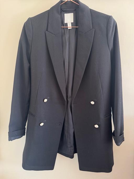  — H&M black blazer