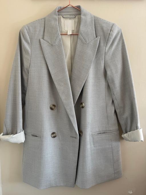  — H&M grey dogtooth blazer