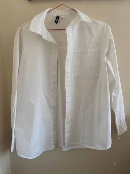  — H&M white shirt