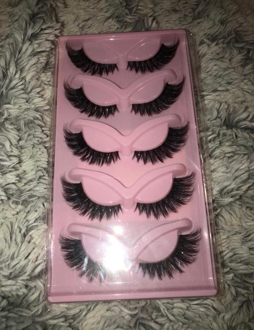  — New false lashes