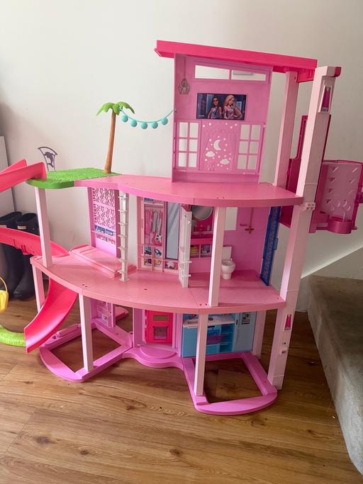  — Barbie dream house
