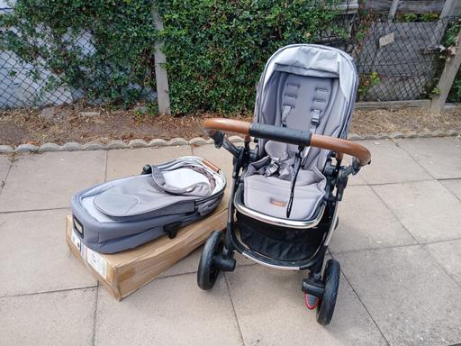  — Mamas and Papas ocarro