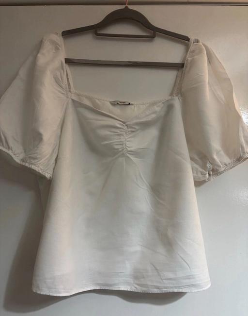  — Ladies Ivory Sort Sleeve Blouse