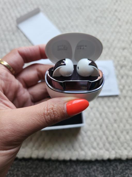  — Romoke Q13 Wireless Earbuds Bluetooth 5.3 Whi