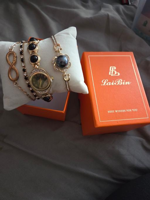  — watch set