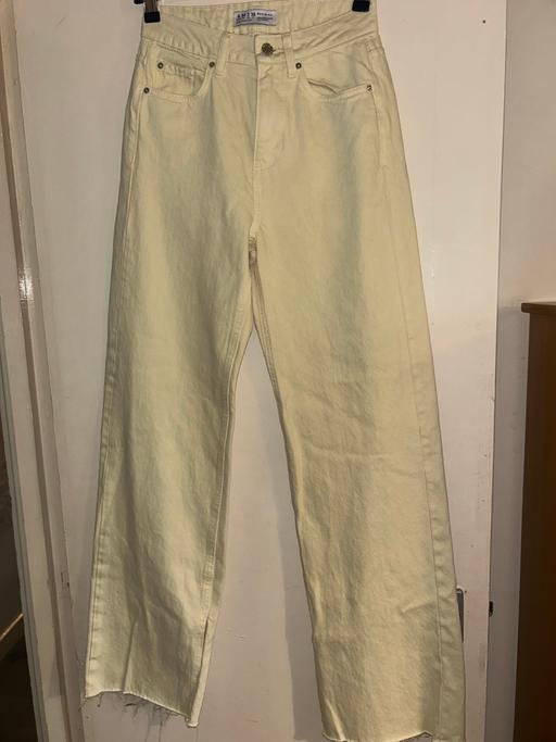 — Woman’s trouser bundle