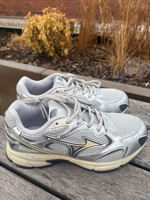  — Mizuno rave rider trainers