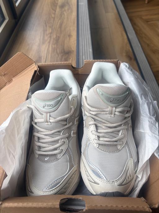  — ASICS unisex trainers