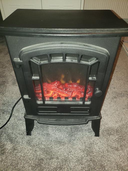  — Freestanding electric fireplace heater with r