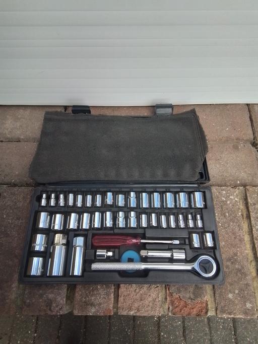  — Socket set