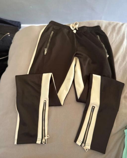  — NVLTY joggers
