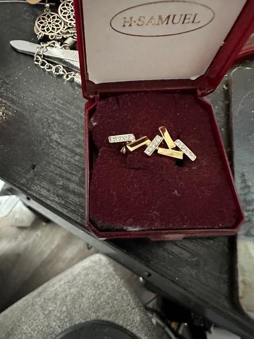  — Lovely little broach