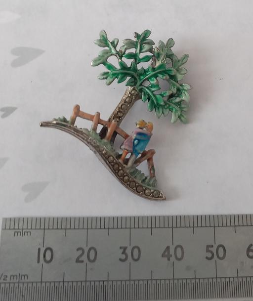  — 1950s Hugging Couple Marcasite Scenic Brooch