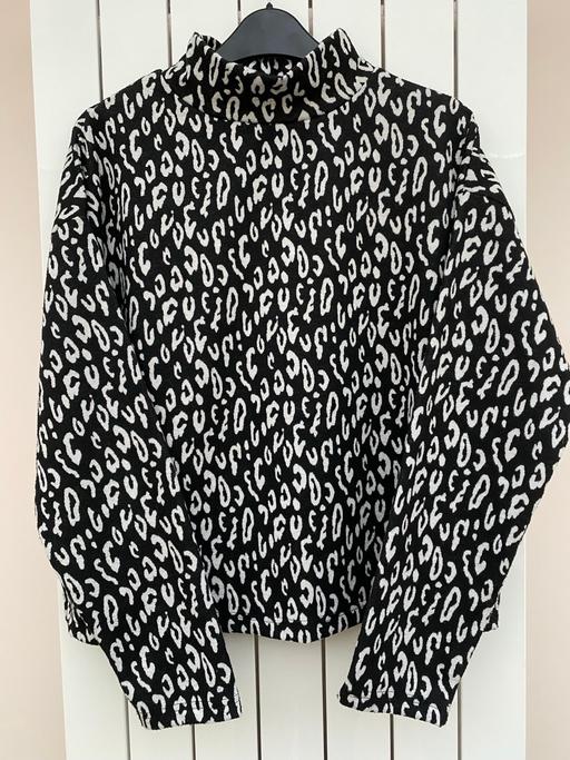  — Ladies new look jumper (M)
