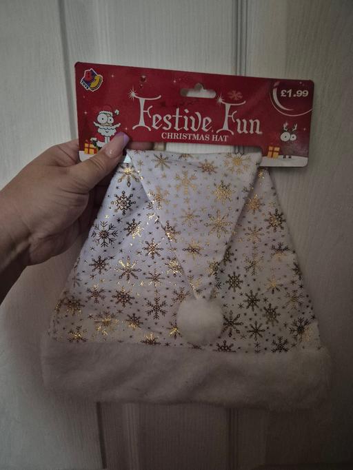  — new Xmas Snowflake White & Gold Hat