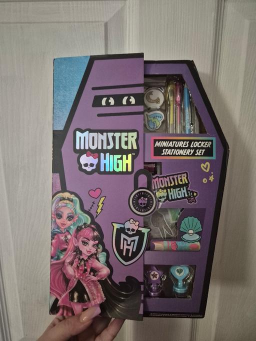  — Monster High Miniatures Locker Stationary