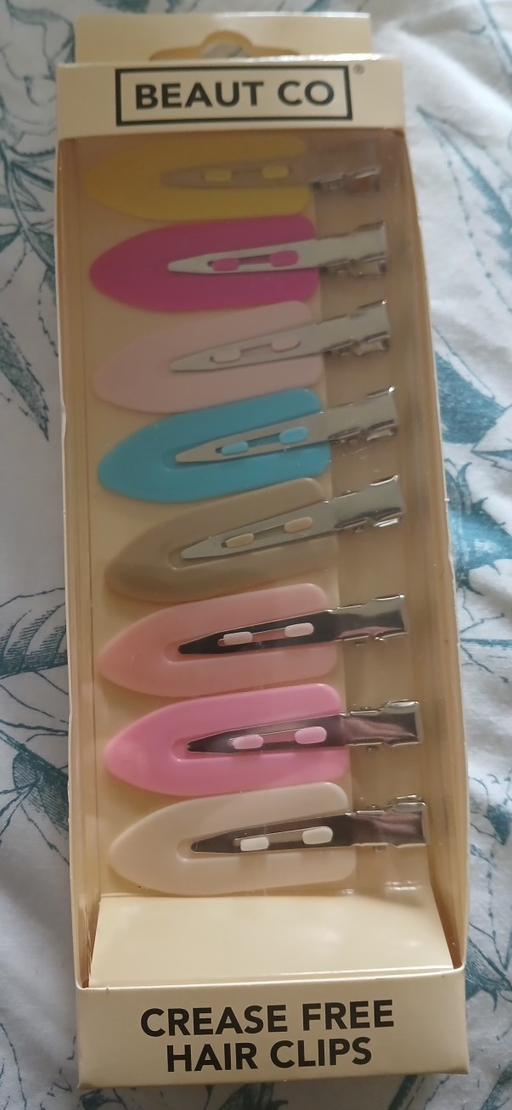  — Hair Clips)
