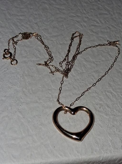  — 9ct gold necklace.