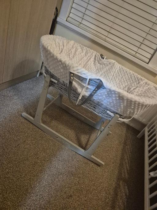 — baby basket with stand