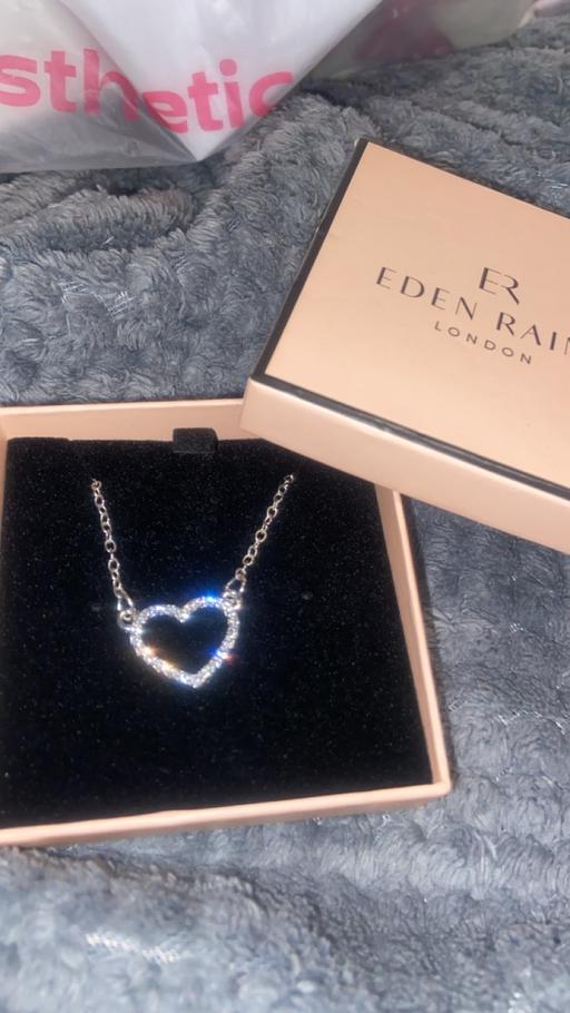  — Women’s necklace