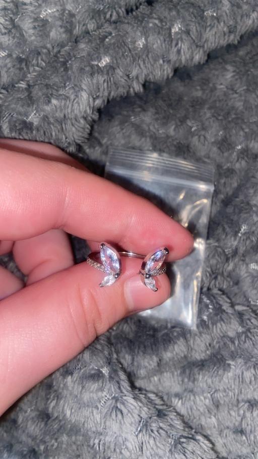  — Womens ring