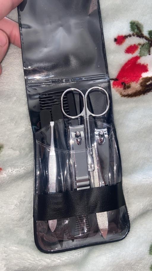  — Manicure set