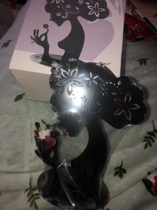  — New jewellery holder