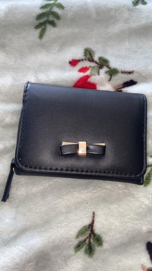  — Womens purse