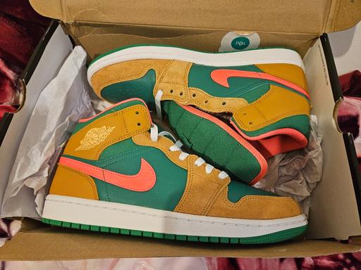  — NIKE Air Jordan 1 Mid SE Chutney/Green