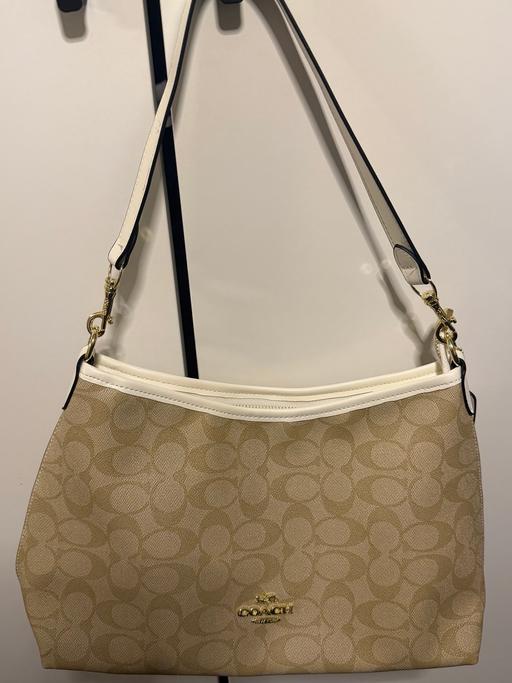  — Shoulder bag