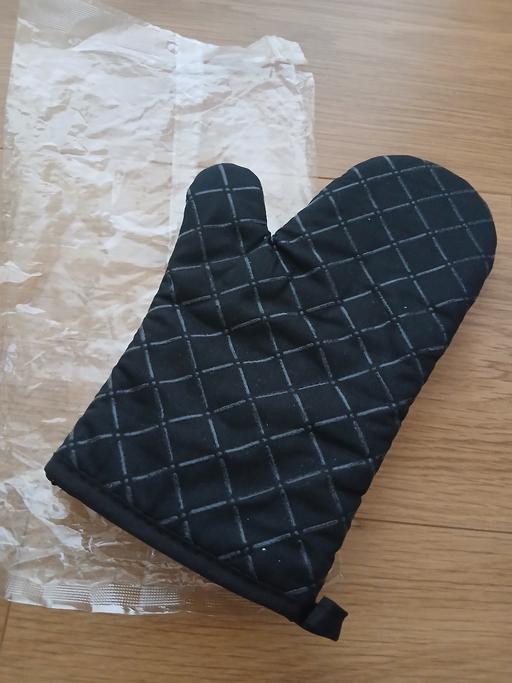  — Oven glove New