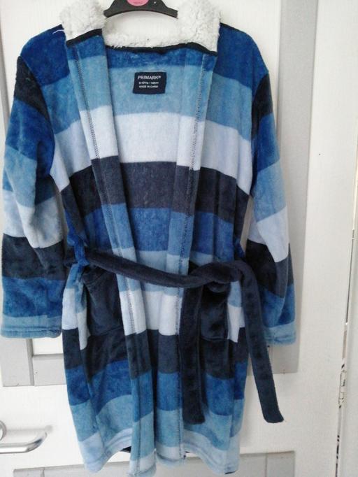  — Boy's Dressing gown size *9/10yrs*