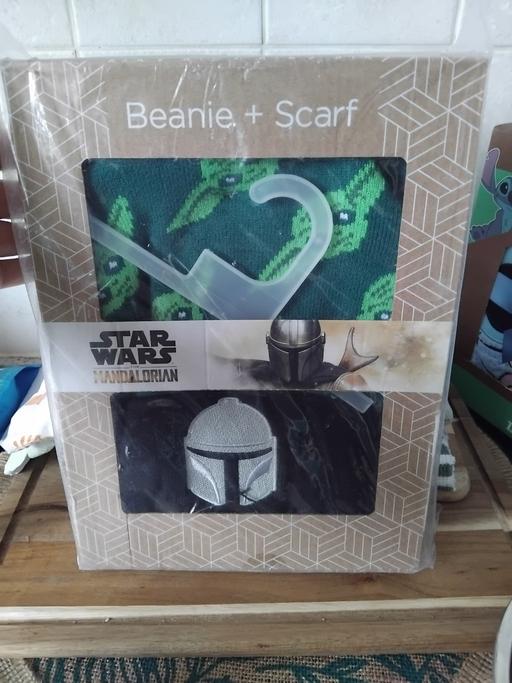  — starwars  beanie hat and scarf
