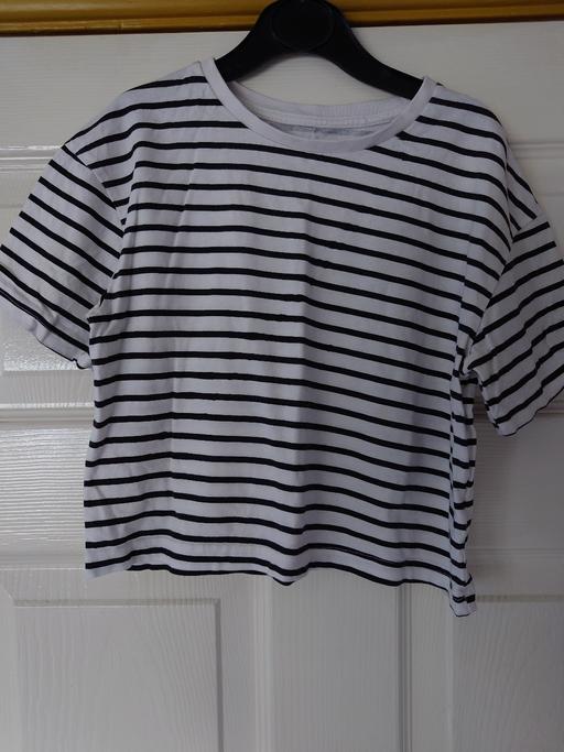  — Girls stripey top size 7-8 years