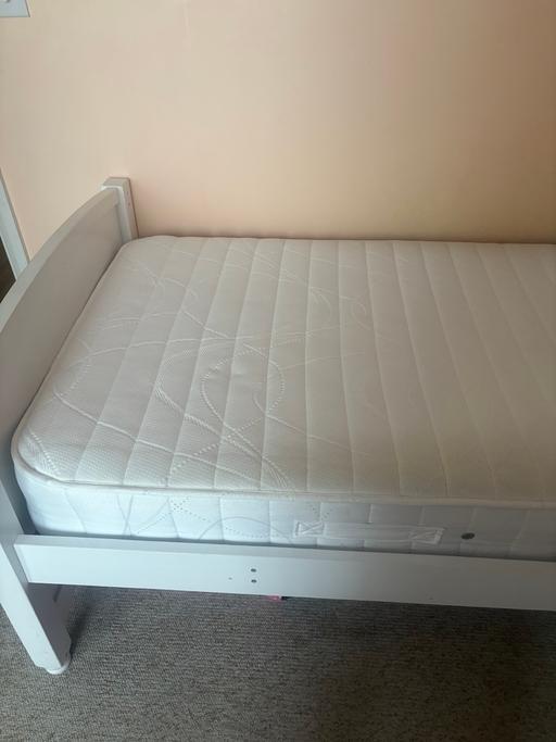  — 2 single beds, double desk, 2 chairs